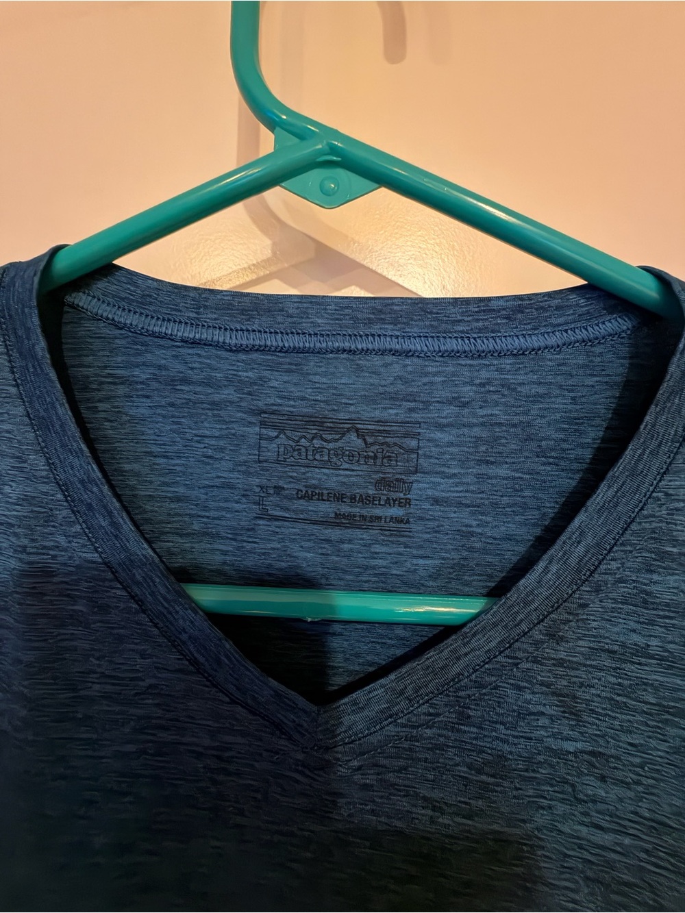 Patagonia Capilene baselayer Navy Heather v-neck top as Women’s L EUC - Picture 2 of 3